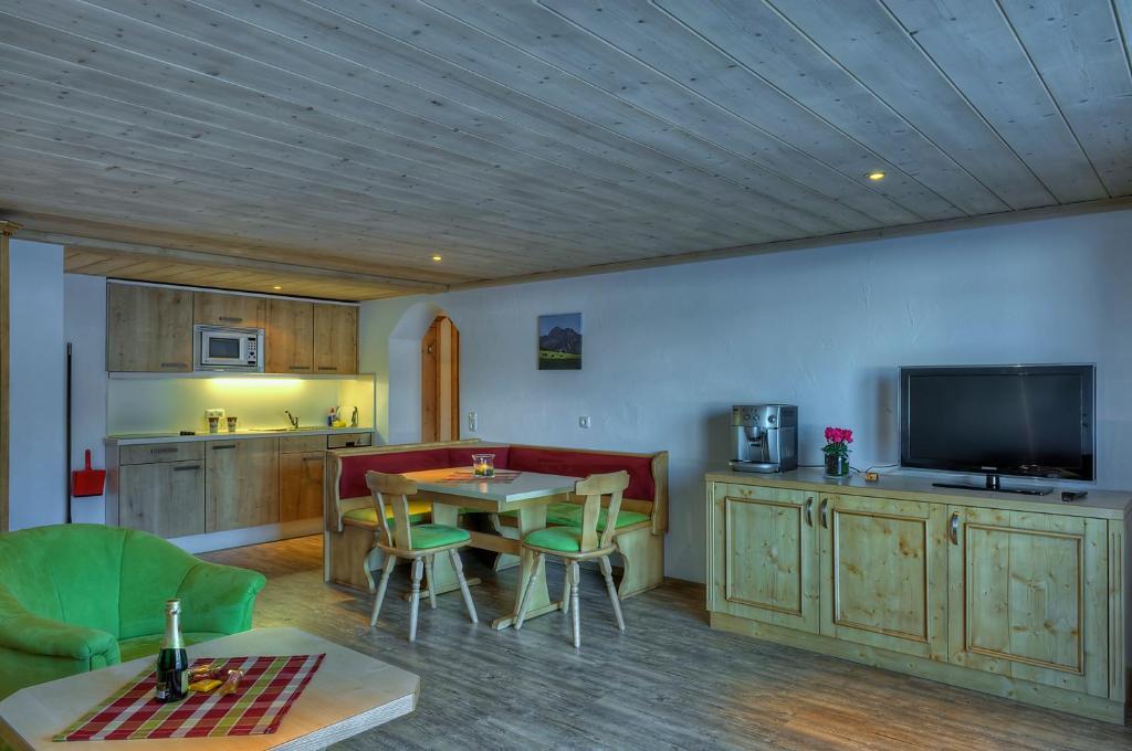 Ferien-Schloessle Michaela Apartment Riezlern Phòng bức ảnh